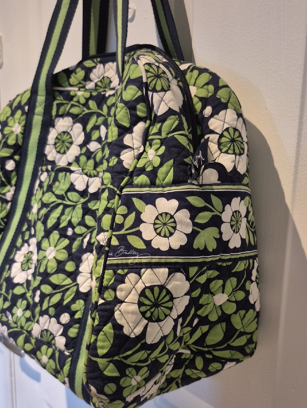 Vera Bradley Lucky You medium Quilted Floral Tote Bag in Black & Green. EUC - Picture 4 of 13